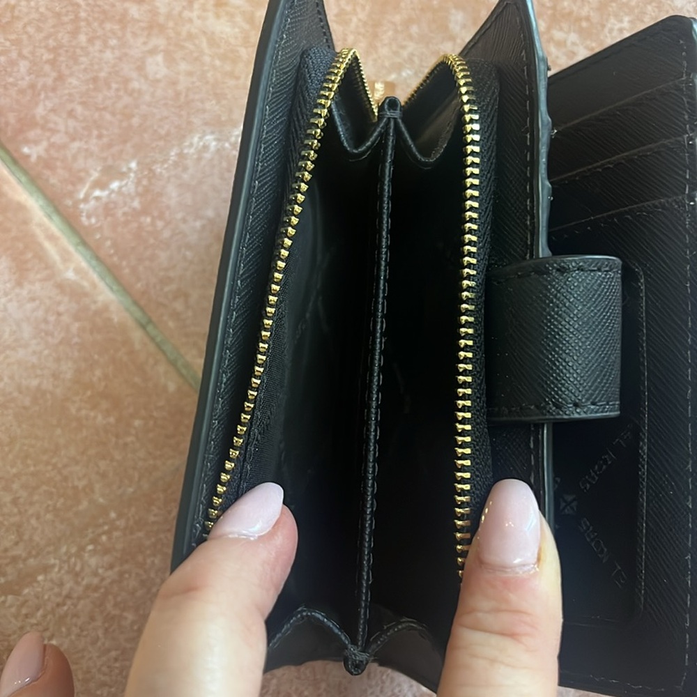 Michael kors wallet blk like new - Picture 4 of 4
